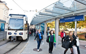 Fahrgäste am Schedifkaplatz